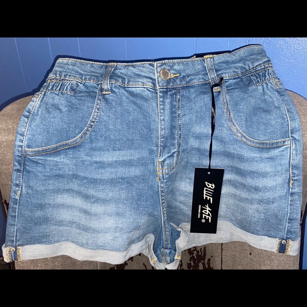 High waisted light blue short size M :)